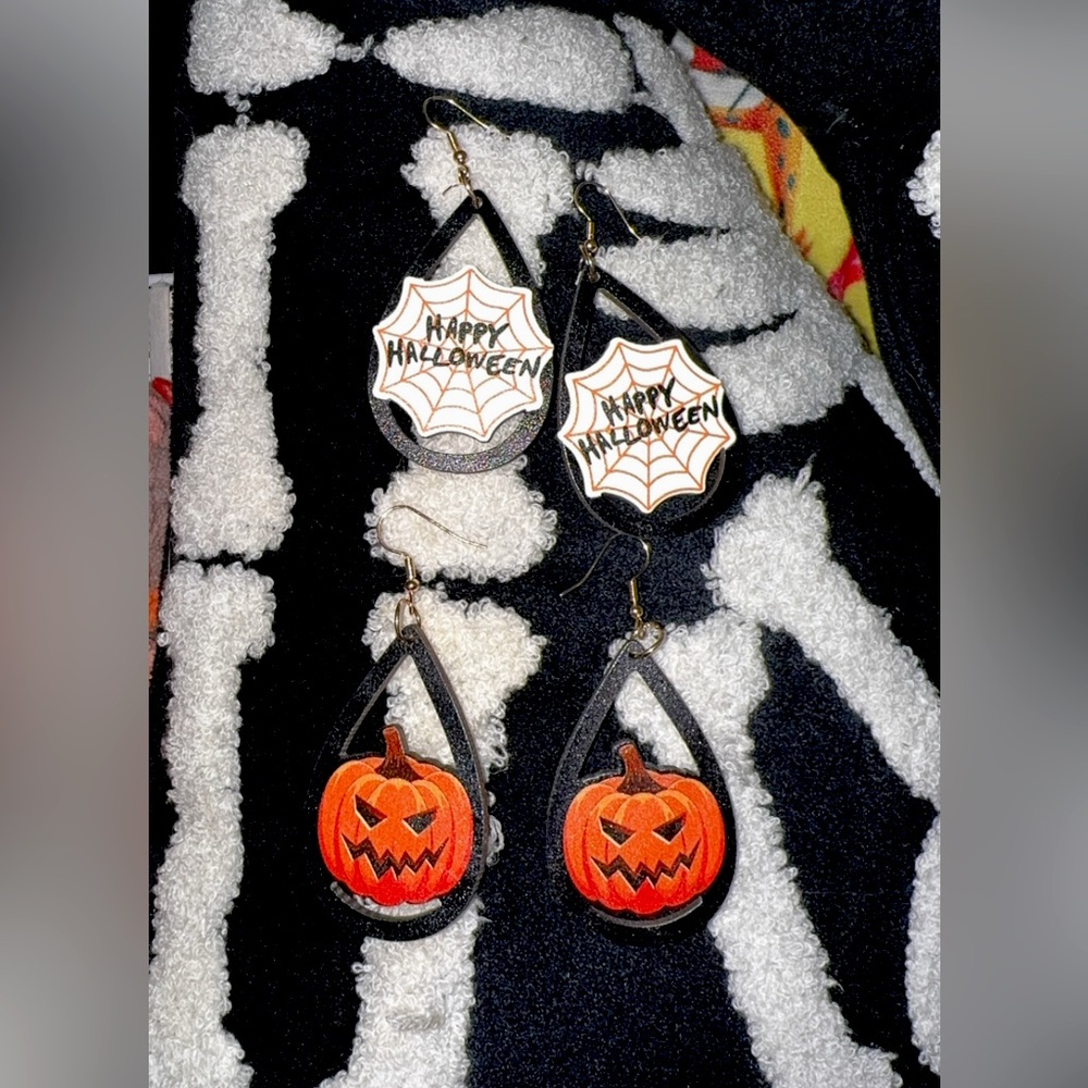 Bundle of 2 pairs of spooky Halloween earrings brand new lightweight